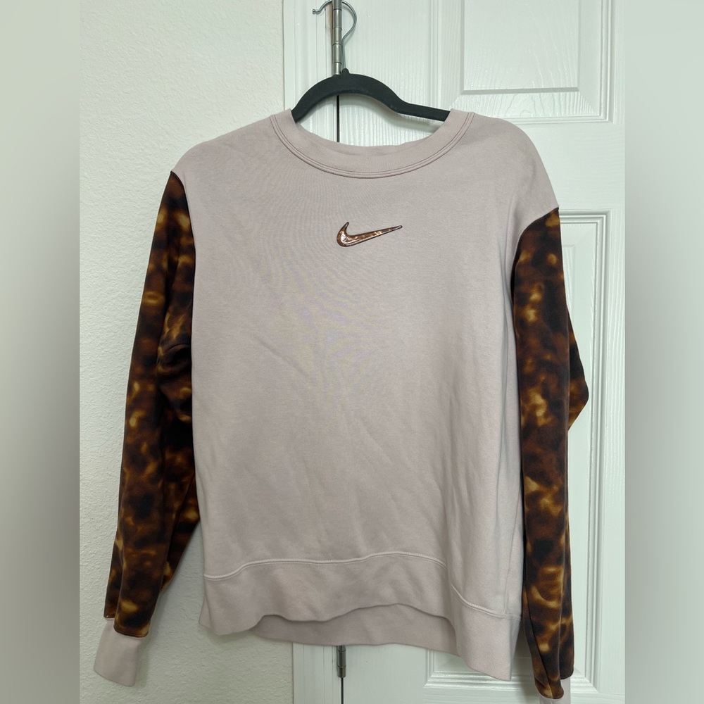 Women’s Nike sweatshirt